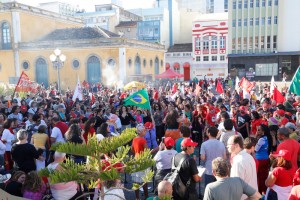 Trabalhadores e trabalhadoras de Santa Catarina celebram dia 1º de maio com luta