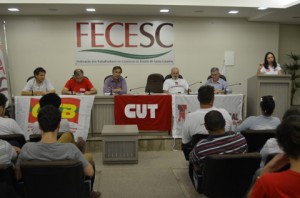 reuniao-sobre-a-greve-geral-no-auditorio-da-fecesc-14