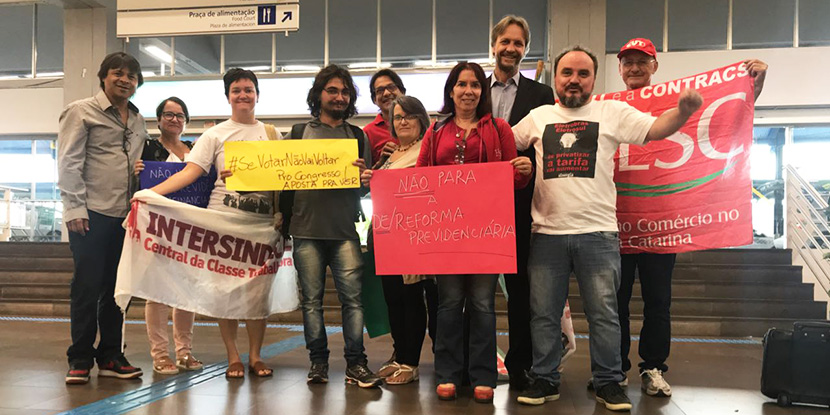 Centrais sindicais realizam ações em defesa da aposentadoria em Santa Catarina