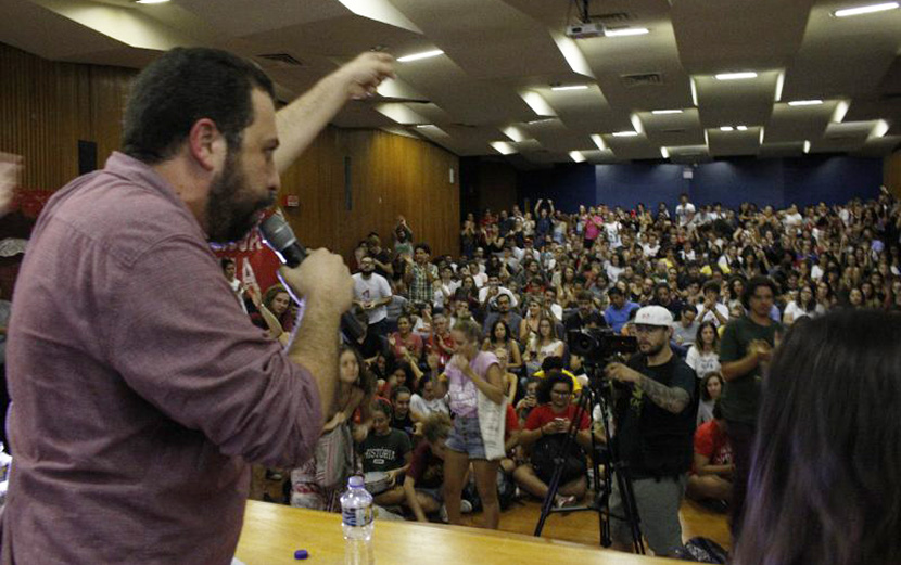 Presença de Boulos em Florianópolis gera grande ato de resistência