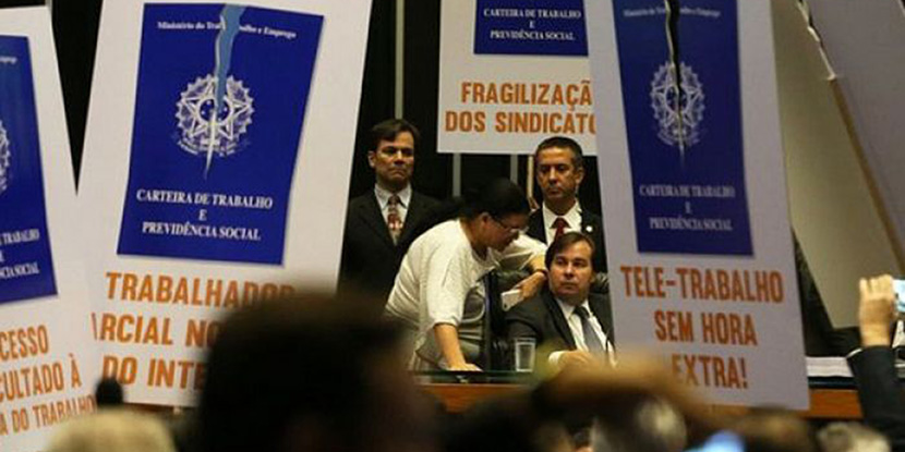 Reforma trabalhista apoiada por Bolsonaro enfraqueceu arrecadação da Previdência