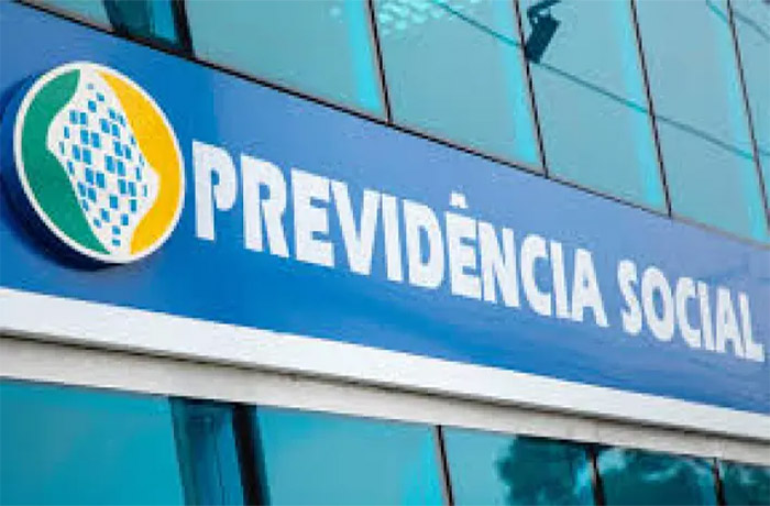 Bolsonaro desmantela proteção previdenciária e aumenta fila do INSS, revela estudo