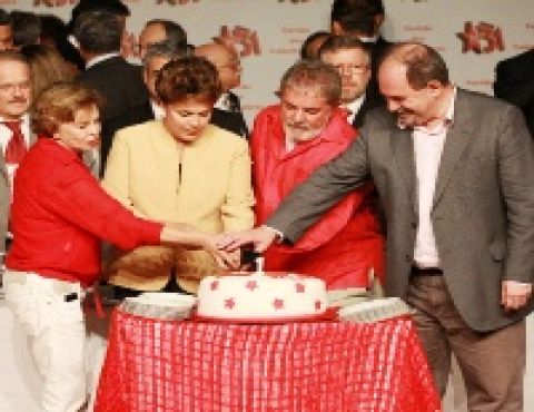 PT comemora 31 anos e Lula é reconduzido à presidência de honra