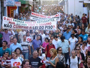 Professores rejeitam proposta do Governo e anunciam greve a partir do dia 23