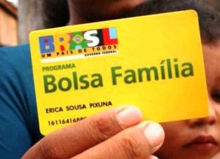 Mulheres são 93% dos titulares do Bolsa Família