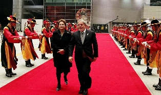 Lula apresentou Dilma aos líderes mundiais como sua sucessora na Presidência da República