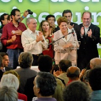 Dilma derrota o atraso e é eleita a primeira mulher presidente do Brasil