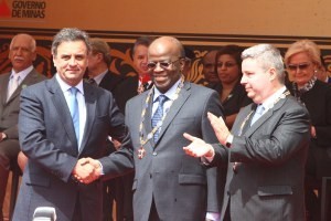 Barbosa vai a palanque de Aécio em MG e aumenta rumores sobre ‘mosca azul’