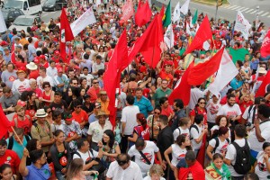 Movimentos Sociais, sindicais e partidos juntos nas ruas de Florianópolis contra o golpe