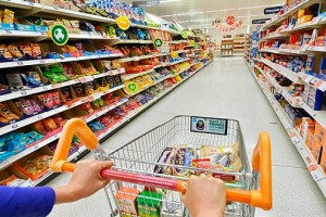 Supermercado indenizará repositor demitido por participar de reunião em sindicato