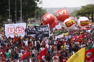 Movimentos sociais definem calendário de mobilização contra reformas de Temer