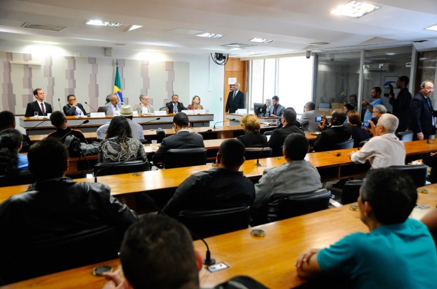 Falta de diálogo na tramitação das reformas trabalhista e previdenciária