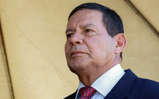 Mourão modifica LAI e dificulta acesso a dados do governo