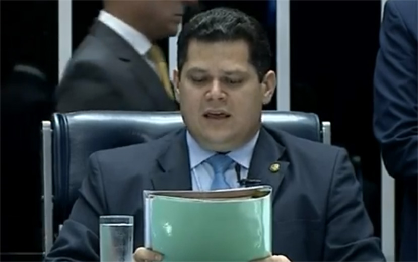 Senado corrige MP 881 e restringe trabalho aos domingos