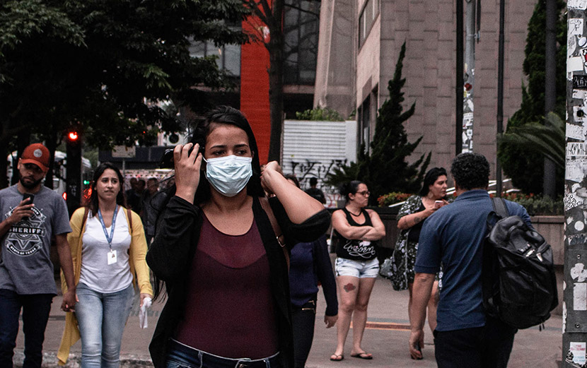 “Para não causar pânico”, lojas proíbem que funcionários usem máscaras